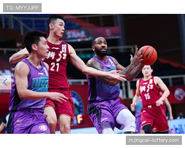 克劳福德完成青岛注册 大外援首秀备受期待 克劳福德完成青岛注册 大外援首秀备受期待